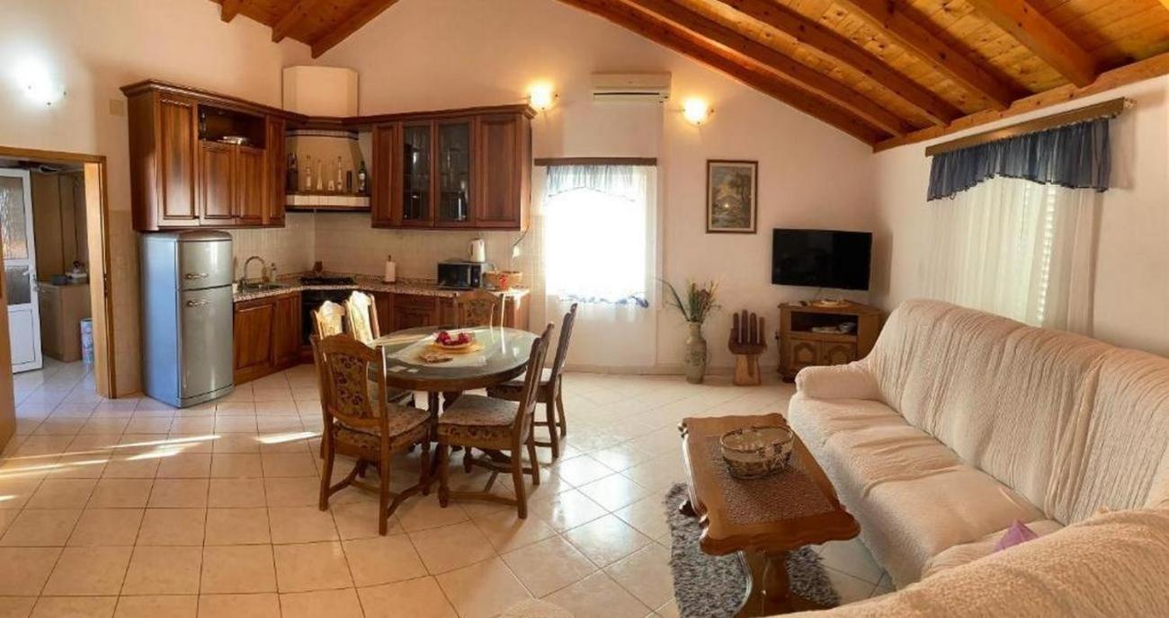 Apartments By The Sea Milna, Vis - 8896 Kültér fotó